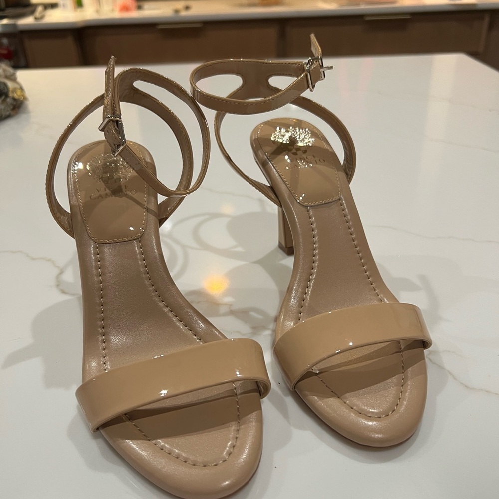 Vince Camuto Nude Patent Heels Sz 8